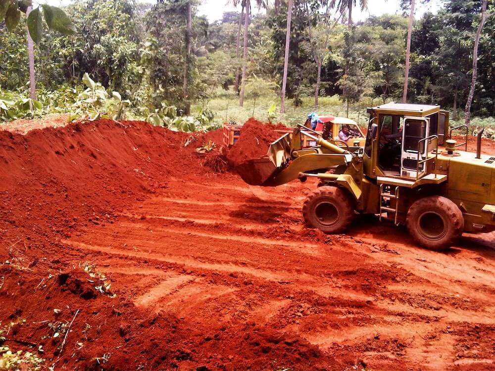 Sedia Tanah Merah